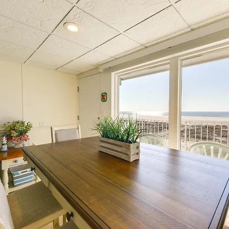 Stunning Beachfront Condo With Panoramic Ocean View